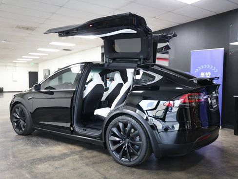 Used 2020 Tesla Model X image 12