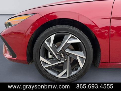 Used 2025 Hyundai Elantra Limited FWD image 9