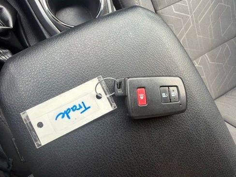 Used 2017 Toyota Tacoma TRD Sport w/ Premium & Technology Package AWD/4WD image 29