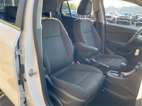 Certified 2020 Chevrolet Trax LT image 24