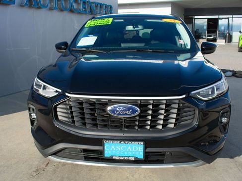 Used 2025 Ford Escape Platinum image 7