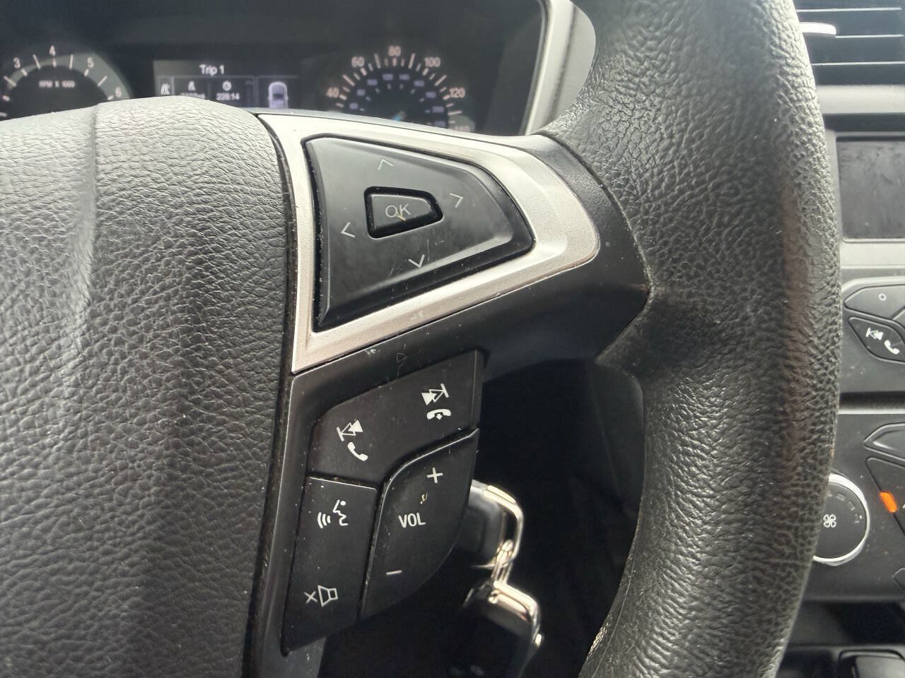Used 2014 Ford Fusion SE FWD image 26