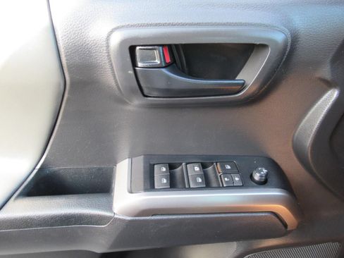 Used 2022 Toyota Tacoma SR5 w/ Technology Package RWD image 21