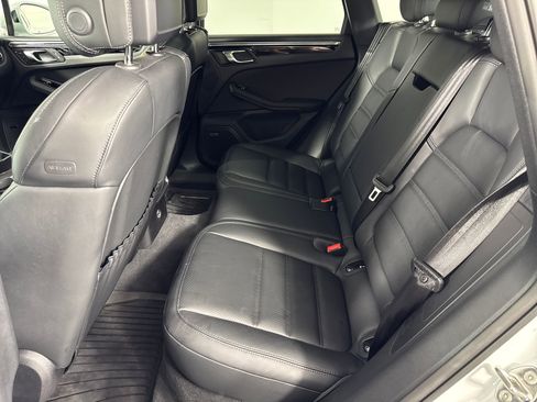 Certified 2025 Porsche Macan image 15