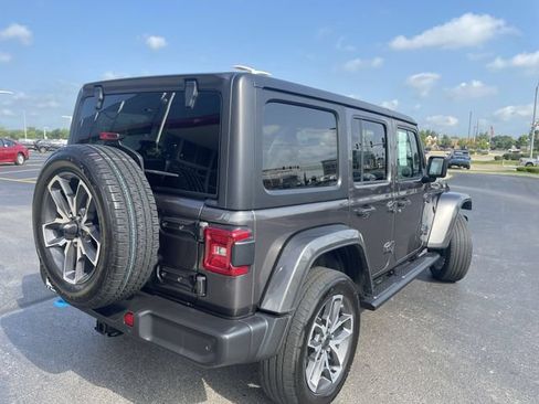 Used 2024 Jeep Wrangler Unlimited w/ Convenience Group AWD/4WD image 34