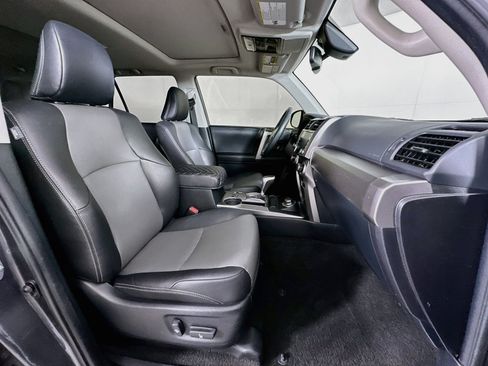 Used 2020 Toyota 4Runner SR5 Premium w/ Moonroof Package AWD/4WD image 31