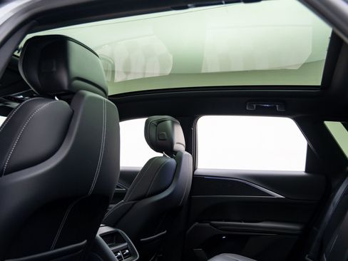 New 2026 Cadillac Lyriq Luxury image 18