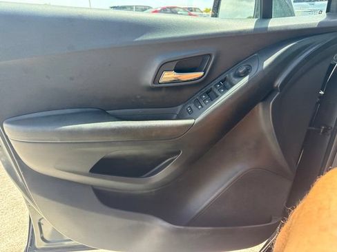 Used 2020 Chevrolet Trax LS w/ Tint and Cruise Package FWD image 12