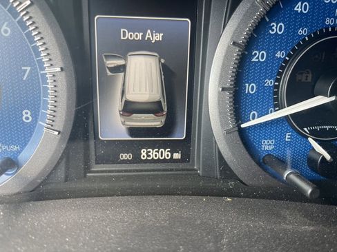 Used 2017 Toyota Sienna XLE FWD image 5