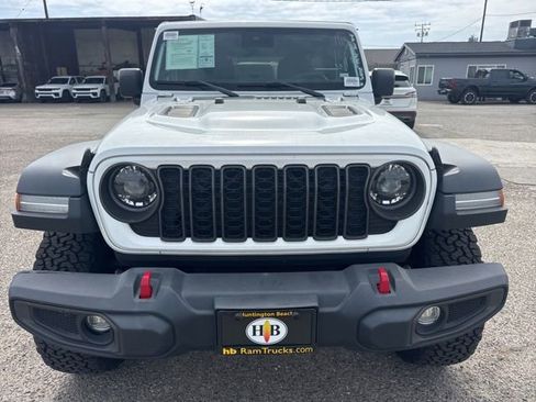 Used 2024 Jeep Wrangler Unlimited Rubicon AWD/4WD image 2