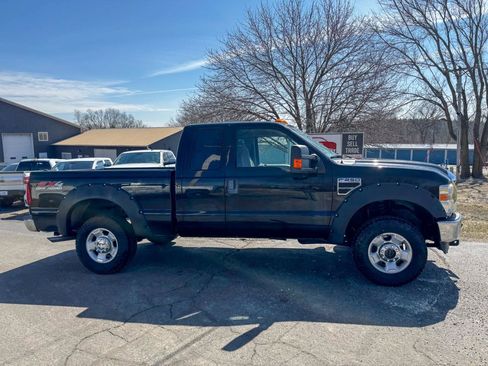 Used 2010 Ford F250 Lariat image 2