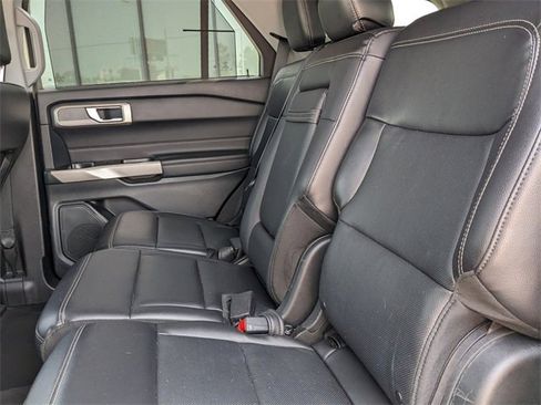 Used 2023 Ford Explorer Limited image 15