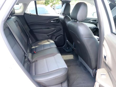 Used 2025 Chevrolet Trax LT FWD image 13
