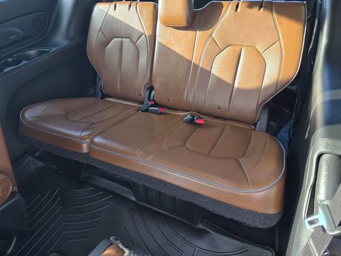 Used 2017 Chrysler Pacifica Limited FWD image 13