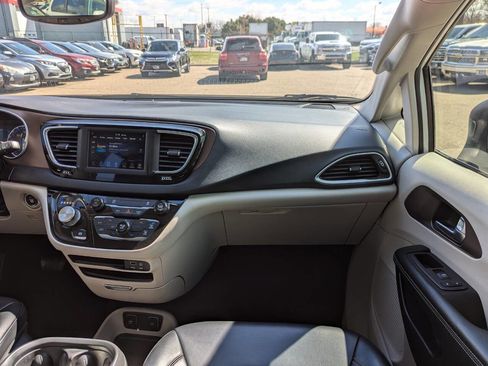 Used 2020 Chrysler Voyager Lxi image 18