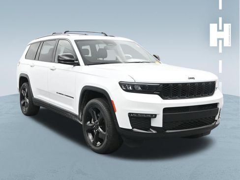 Used 2023 Jeep Grand Cherokee L Limited w/ Black Appearance Package AWD/4WD image 3