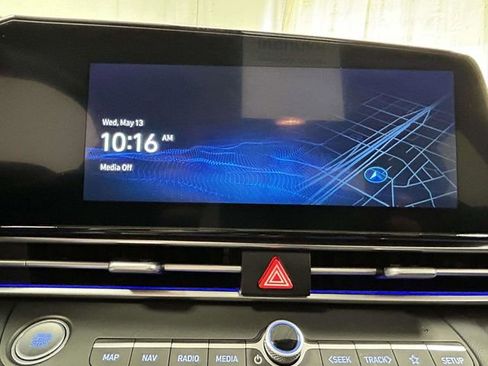 Certified 2025 Hyundai Elantra Limited FWD image 16