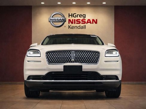 Used 2022 Lincoln Nautilus Reserve AWD/4WD image 3