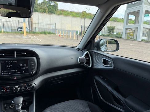 Used 2025 Kia Soul LX w/ LX Technology Package image 33