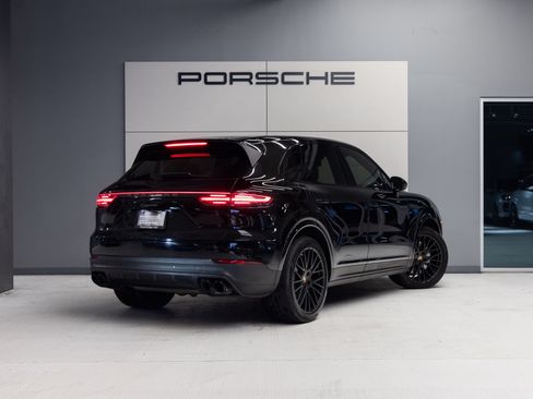 Certified 2023 Porsche Cayenne Platinum Edition AWD/4WD image 7