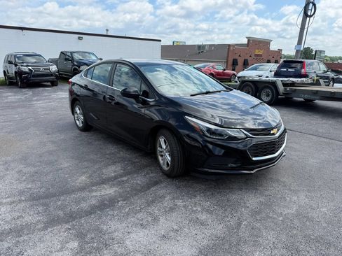Used 2018 Chevrolet Cruze LT w/ Convenience Package FWD image 1