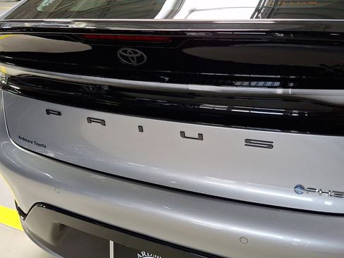 New 2026 Toyota Prius Plug-In Hybrid FWD image 18