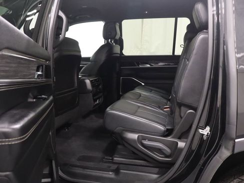 Used 2022 Jeep Wagoneer Series II AWD/4WD image 13