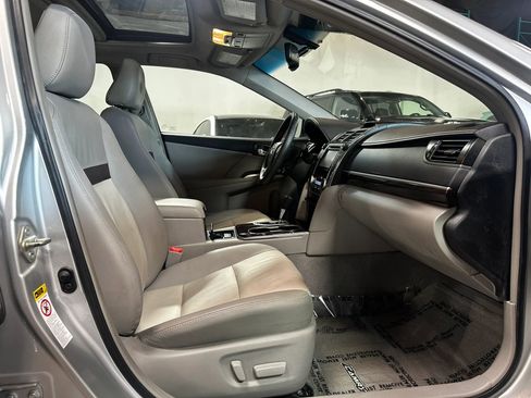 Used 2012 Toyota Camry XLE w/ Leather Pkg FWD image 28