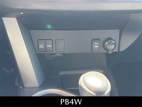Used 2016 Toyota RAV4 LE FWD image 30