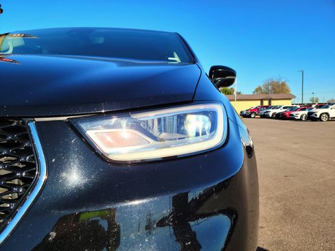 Used 2024 Chrysler Pacifica Touring-L image 20