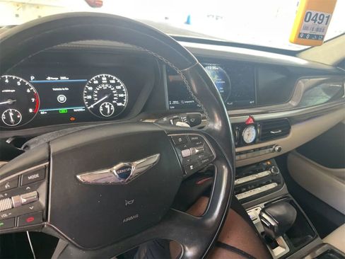 Used 2018 Genesis G90 3.3T Premium RWD image 3