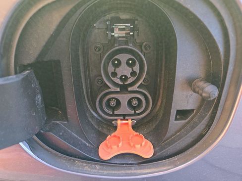 Used 2023 Chevrolet Bolt LT w/ Infotainment Package image 27