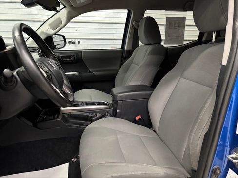 Used 2018 Toyota Tacoma SR5 RWD image 12