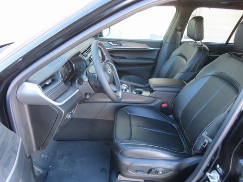 New 2025 Jeep Grand Cherokee Limited w/ Luxury Tech Group II image 20