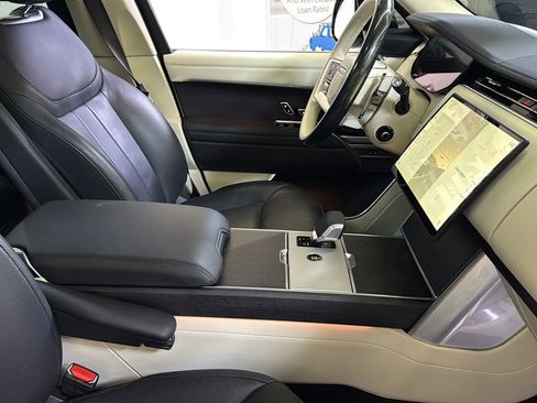 Used 2024 Land Rover Range Rover SE AWD/4WD image 20