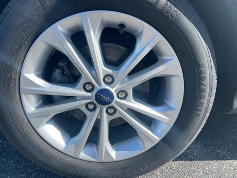 Used 2017 Ford Escape SE w/ Equipment Group 201A FWD image 11