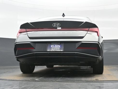 Certified 2025 Hyundai Elantra Limited image 31
