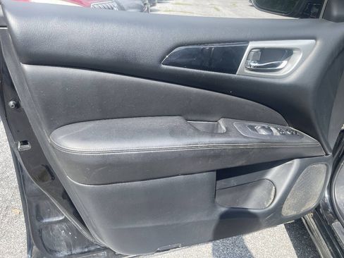 Used 2019 Nissan Pathfinder S AWD/4WD image 11