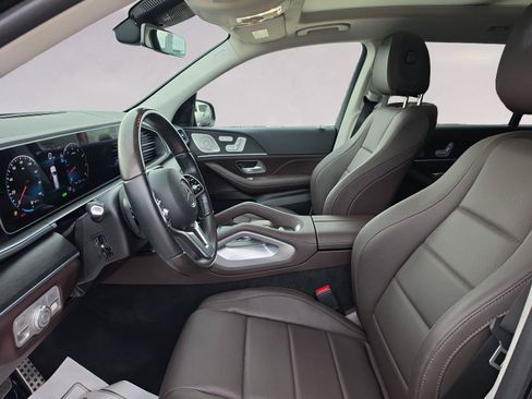 Used 2023 Mercedes-Benz GLS 450 4MATIC image 9