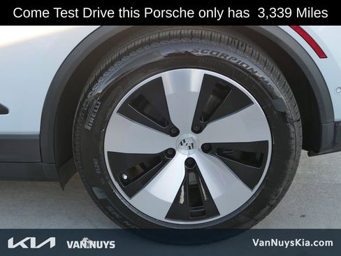 Used 2024 Porsche Macan 4 Electric image 9