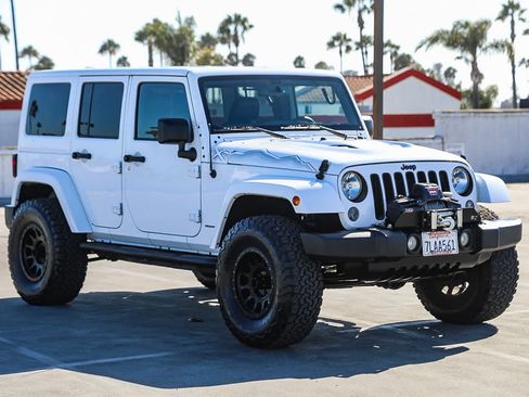 Used 2015 Jeep Wrangler Unlimited Sahara AWD/4WD image 4