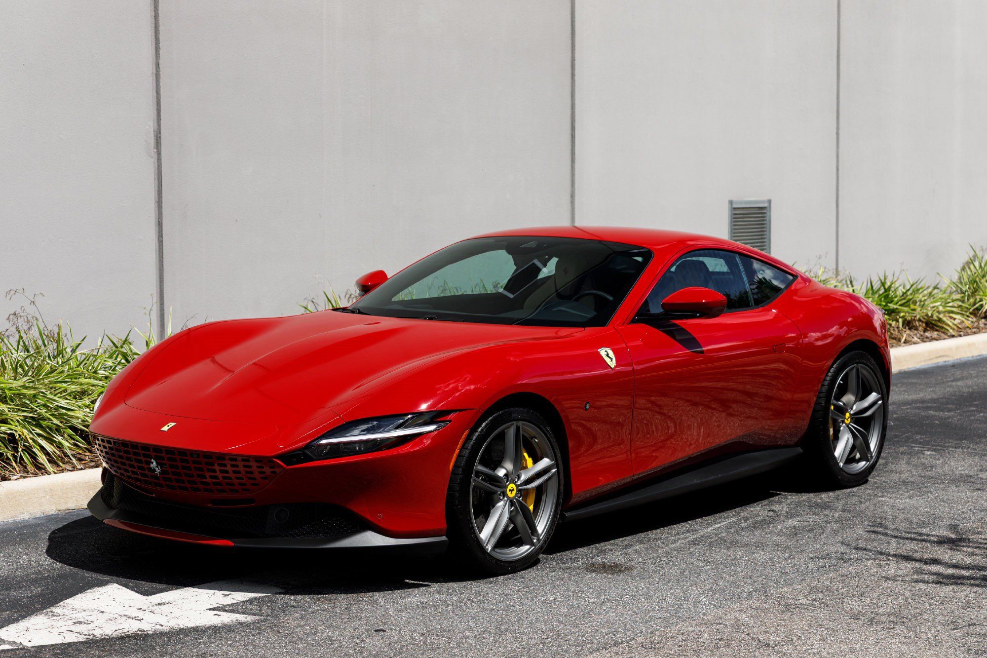 Used 2023 Ferrari Roma RWD image 2