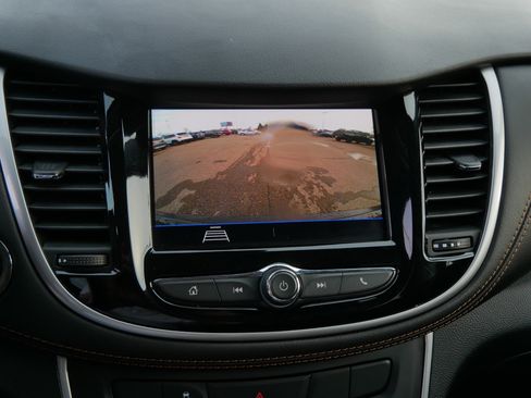 Used 2020 Chevrolet Trax LT w/ LT Convenience Package image 29