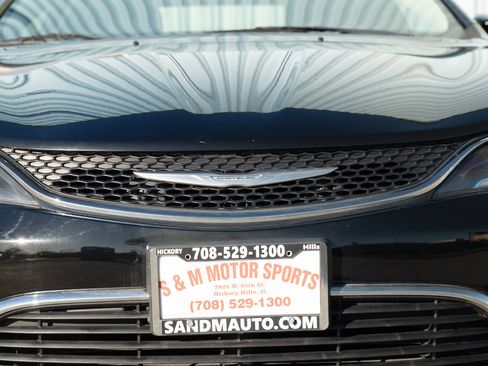 Used 2015 Chrysler 200 Limited w/ Convenience Group image 4