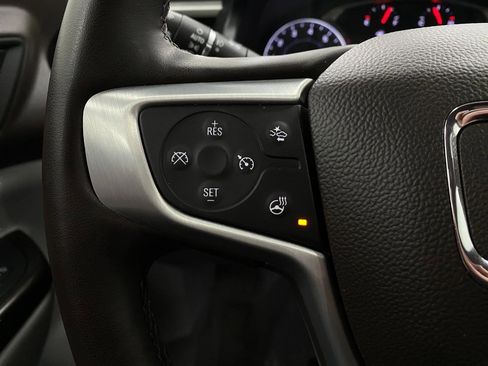 Used 2023 GMC Acadia SLT w/ Preferred Package image 16