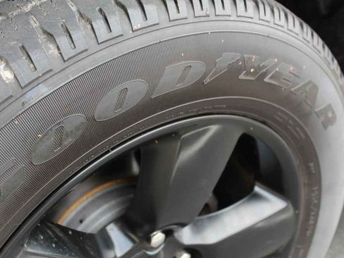 Used 2019 RAM 1500 Express w/ Express Value Package image 28