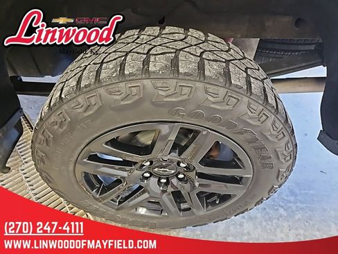 Used 2024 Chevrolet Silverado 1500 LT Trail Boss w/ Convenience Package II AWD/4WD image 7