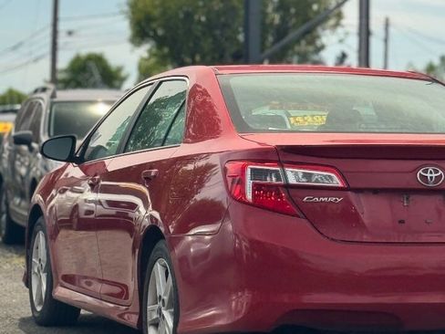 Used 2014 Toyota Camry SE w/ Moonroof Package FWD image 6