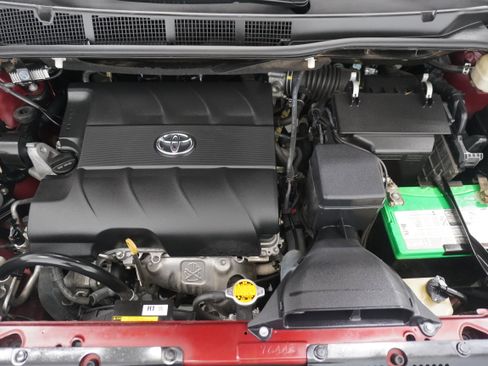 Used 2016 Toyota Sienna SE FWD image 33