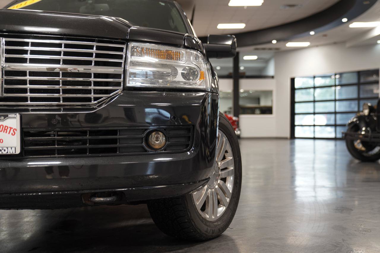 Used 2012 Lincoln Navigator 4WD image 2